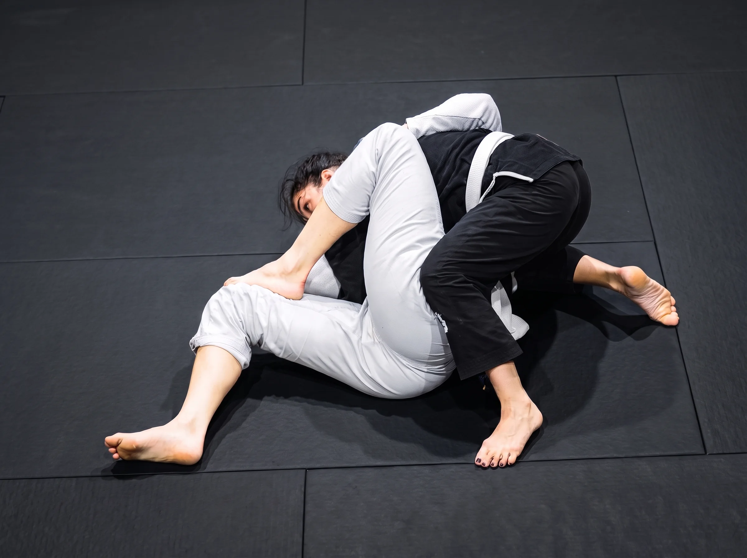 Due atlete durante una lezione del corso Women Only di Brazilian Jiu-Jitsu
